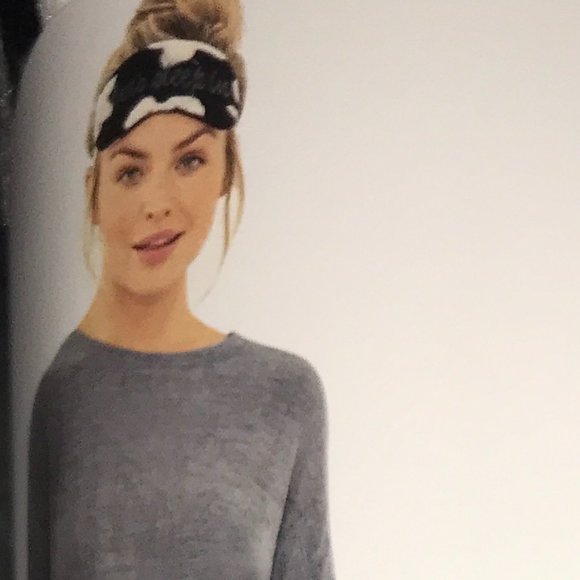 Three dots velour pajama set top jogger eye mask - Picture 16 of 16